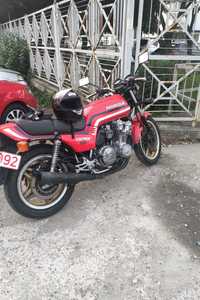 Motocicleta Honda CB750 F  înmatriculată
