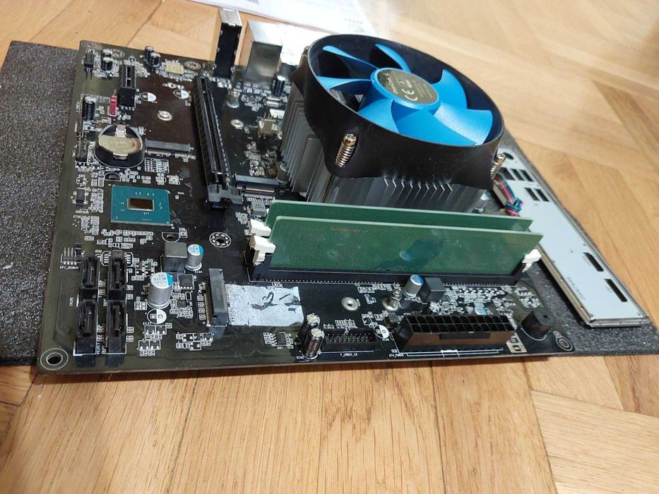 Intel i5 10400 + Medion B460H6 + 16GB Samsung 3200/2666