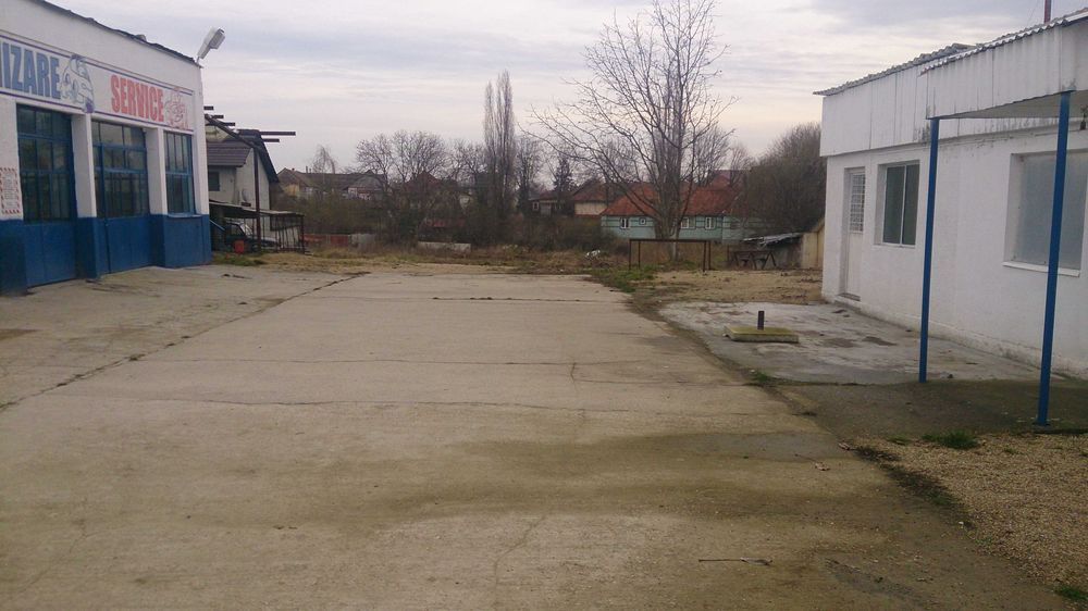 Închiriez autoservice