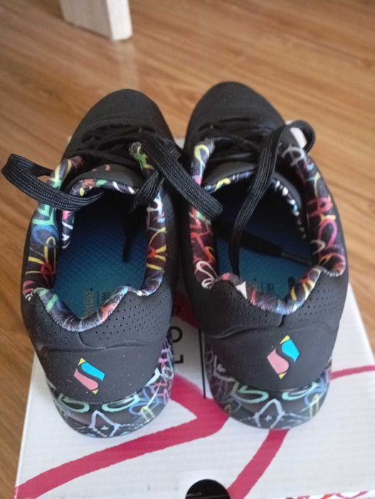 Pantofi sketchers nr 38