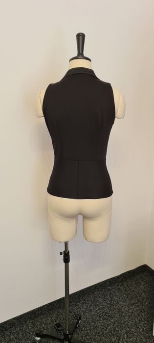 Продавам черен топ- тип елече