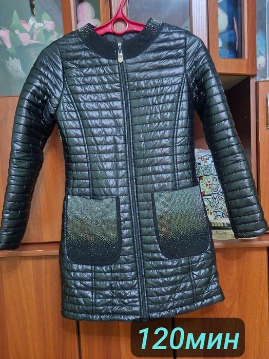 Куртка сотилади.