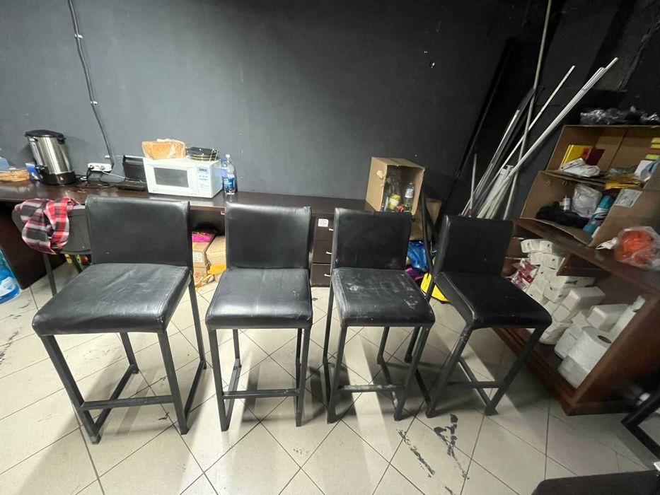 Стулья, комод, шкаф