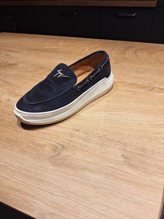 Продавам мъжки велурени обувки Giuseppe Zanotti 40 номер.