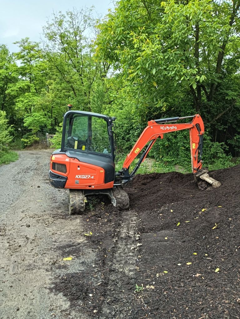 Închiriez utilaje construcții