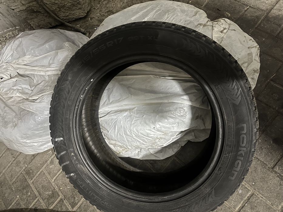 Срочно продам зимние шины