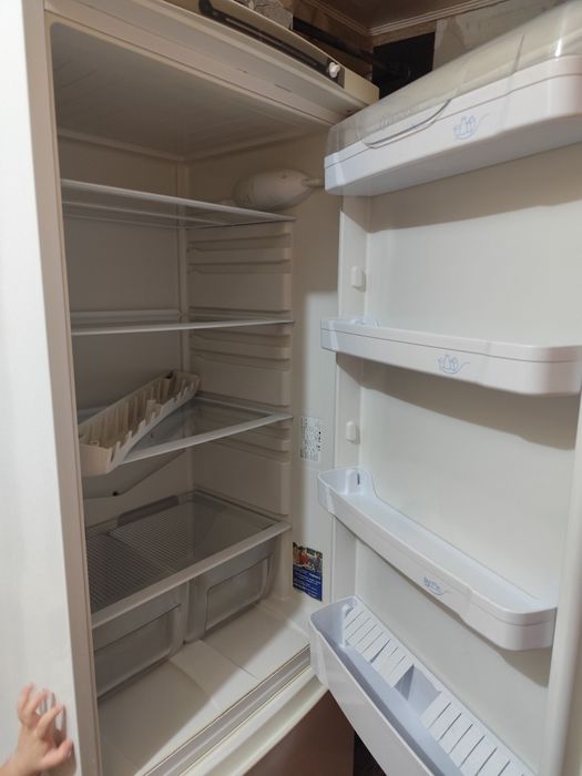 Продам холодильник indesit
