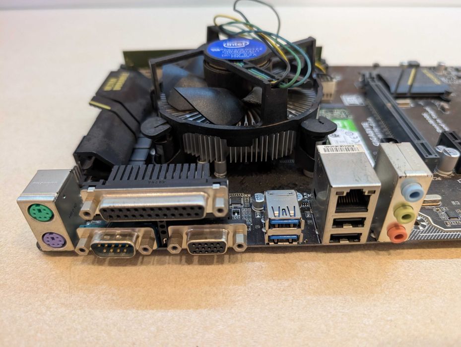 Gigabyte GA-H110-D3A / Intel Celeron 2.9 GHz / RAM 4GB / 128 GB SSD