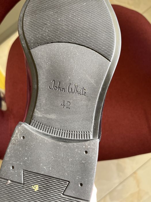 Vand pantofi marimea 42 purtati o singura data.