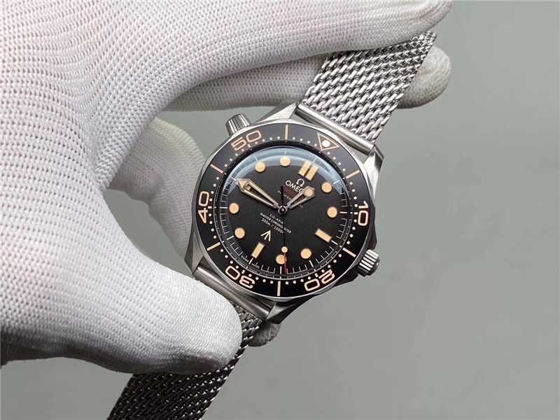 Ceas automat pentru bărbați OMEGA Seamaster Diver 300M 007 Edition