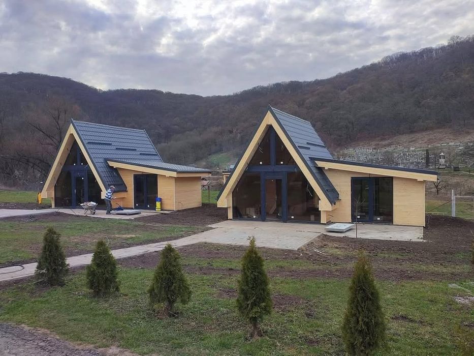Case si cabane din lemn tip A-Frame