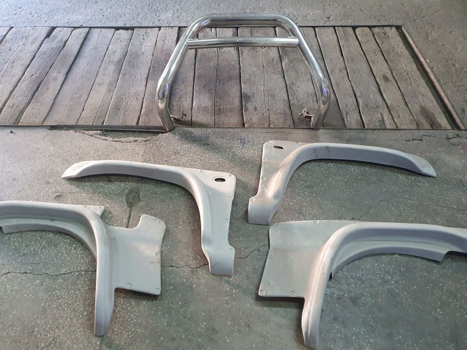 Vând overfendere şi bulbar pentru Suzuki Jimni.