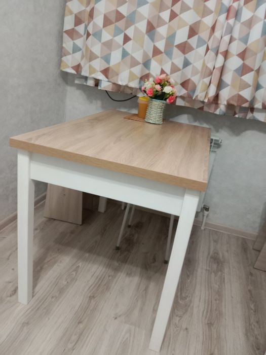 Кухонный стол в отличном состоянии