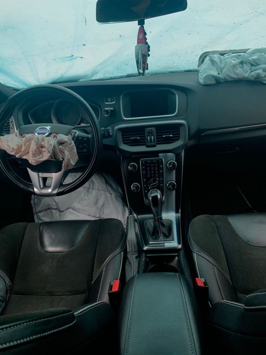 Volvo V40 R-Design 2015, accidentat,  fără motor