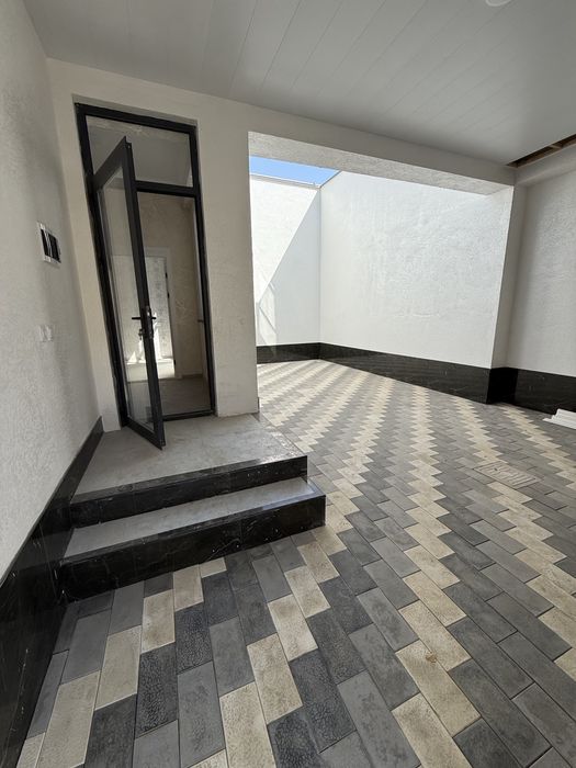 Srochno uchastok sotiladi 1 sotix 2 etaj 4 xona