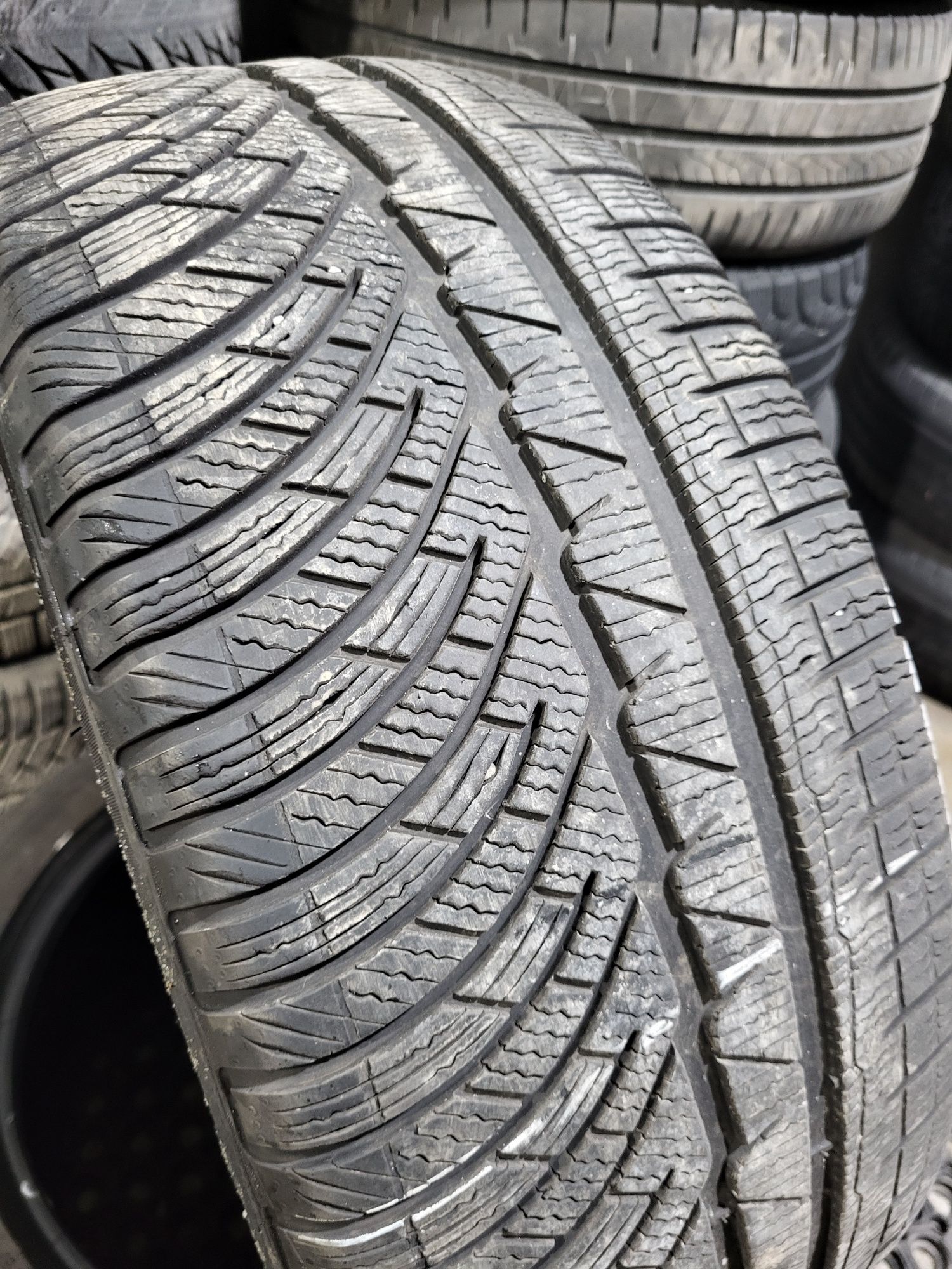 2 бр 245/45/18 Michelin зимни гуми