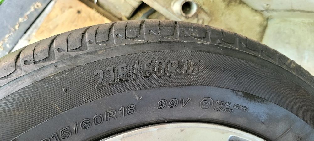 4 Cauciucuri cu capace ford vara 215/60 r16,si jante