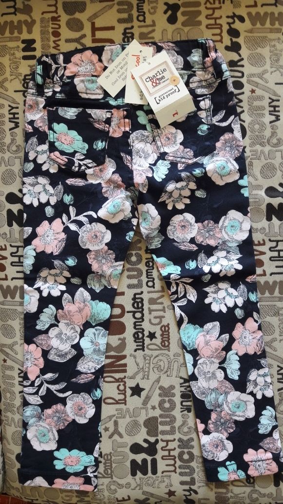 Нов панталон на цветя, размер 3 години