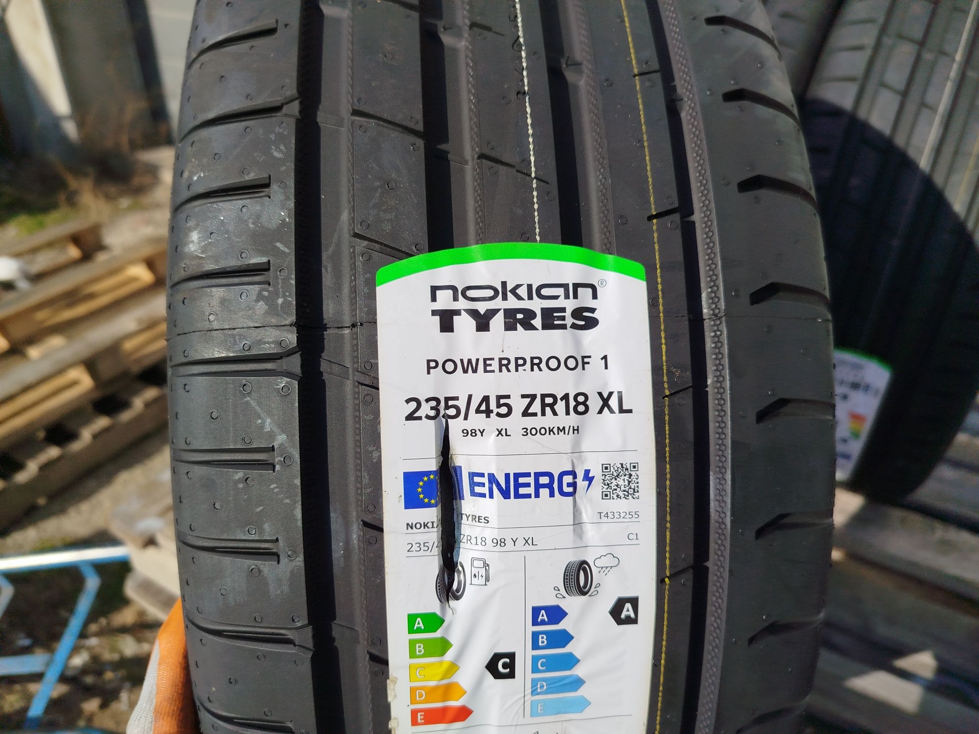 235/45/18 Нокиан ДОТ 2024 г - Чисто Нови