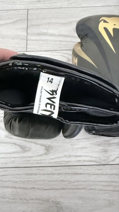 Manusi Box Venom 14Oz