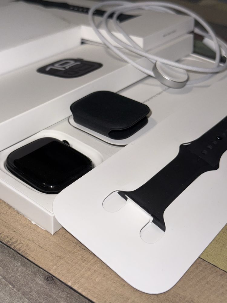 Apple Watch 10, черен, 46MM, M/L