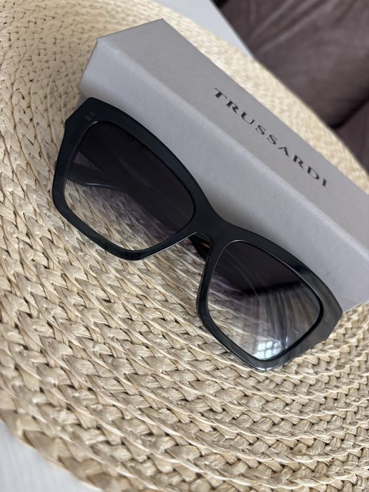 Дамски слънчеви очила Trussardi