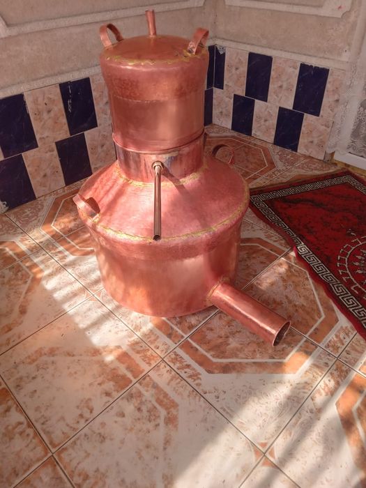Vând un cazan de făcut pălincă de 160 l