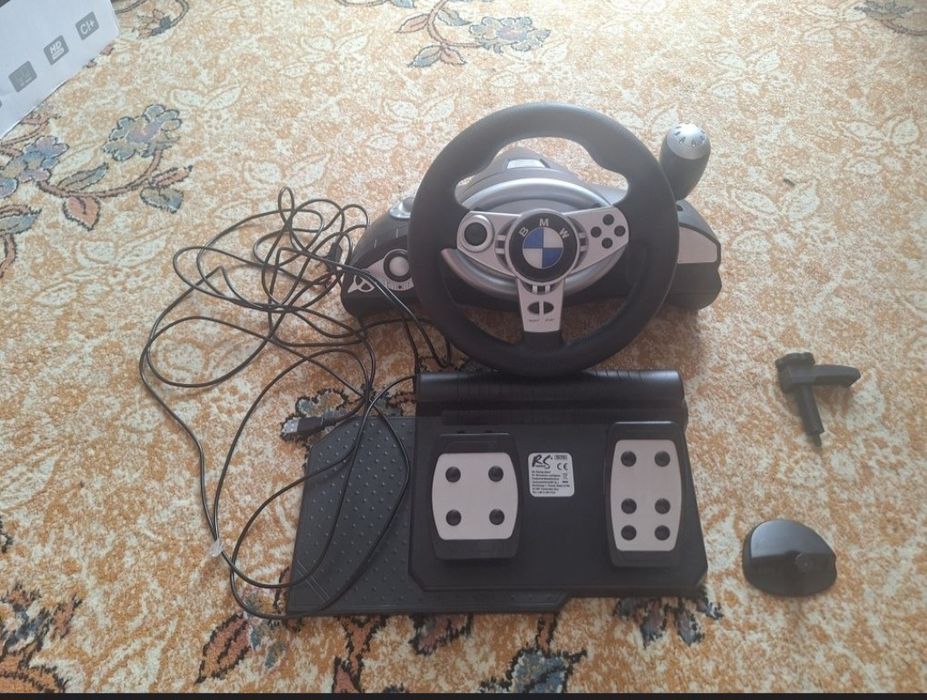 Volan Nano RS cu pedale - folosit foarte puţin, ca nou PENTRU COPII