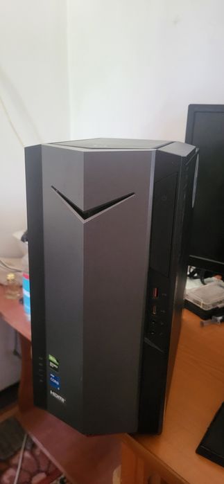 Vand unitate desktop gaming Acer Nitro