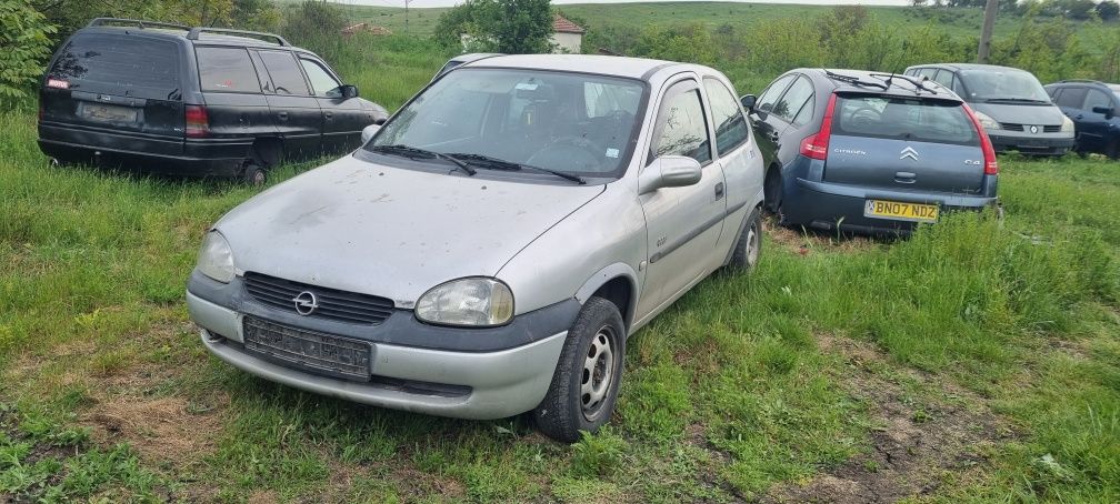 Opel corsa 1.4 I Опел корса на части