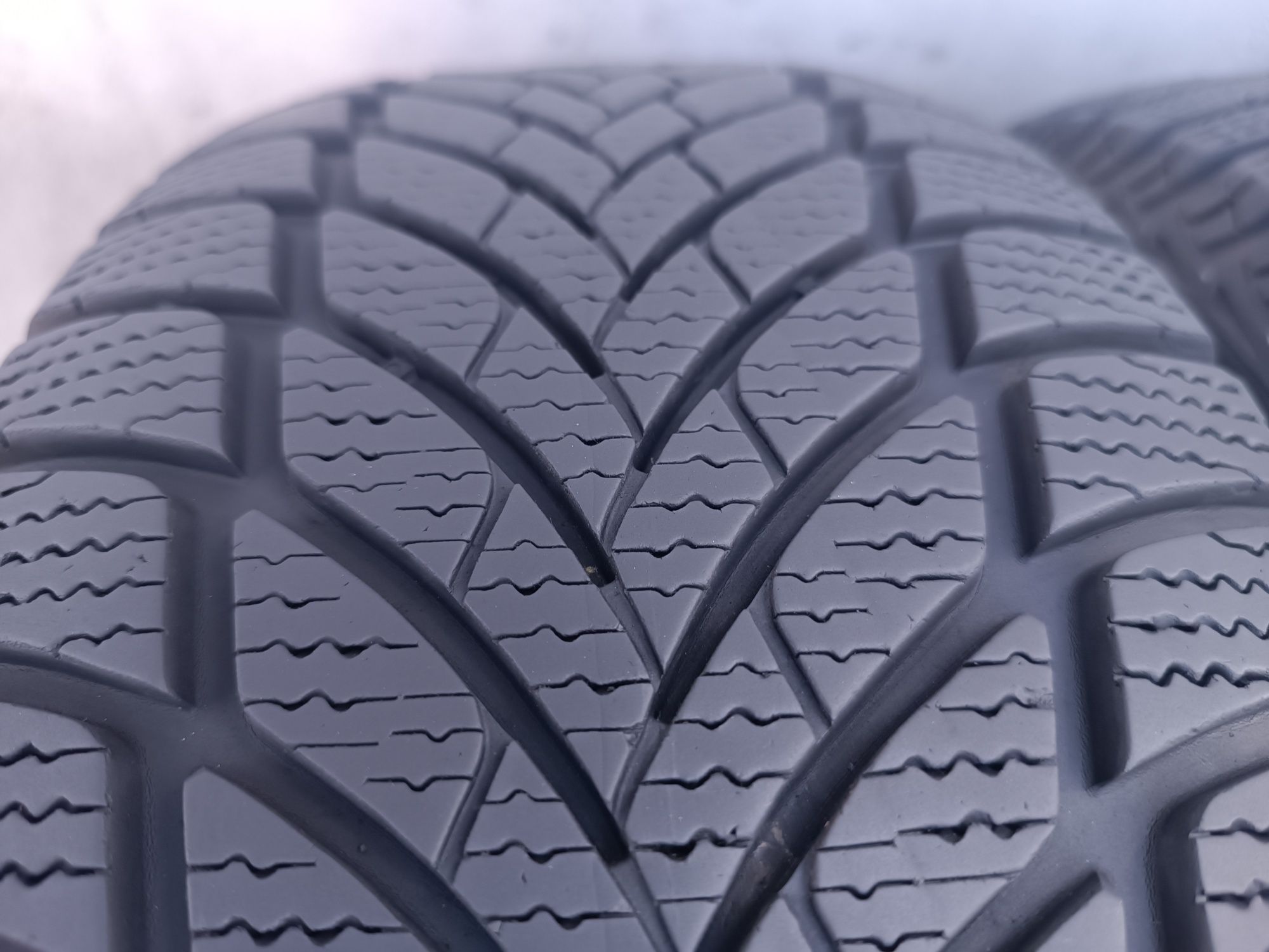 215/60/16 Goodyear, dot22