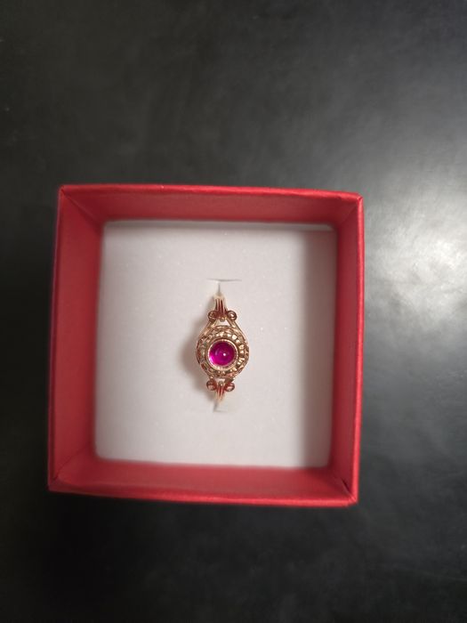 Руски златен пръстен с рубин