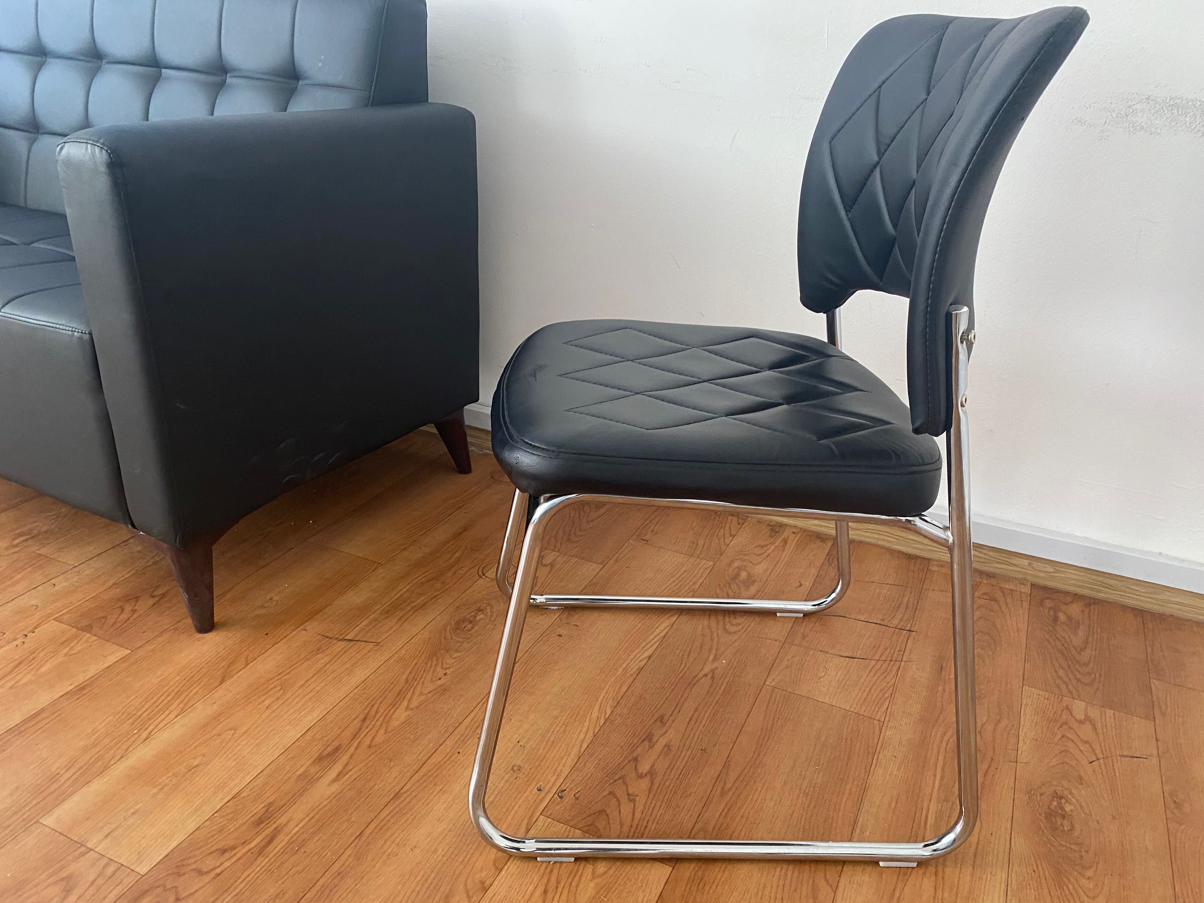 Стул-кресло для офиса или посетителей  (эко-кожа) осталось 2 стула