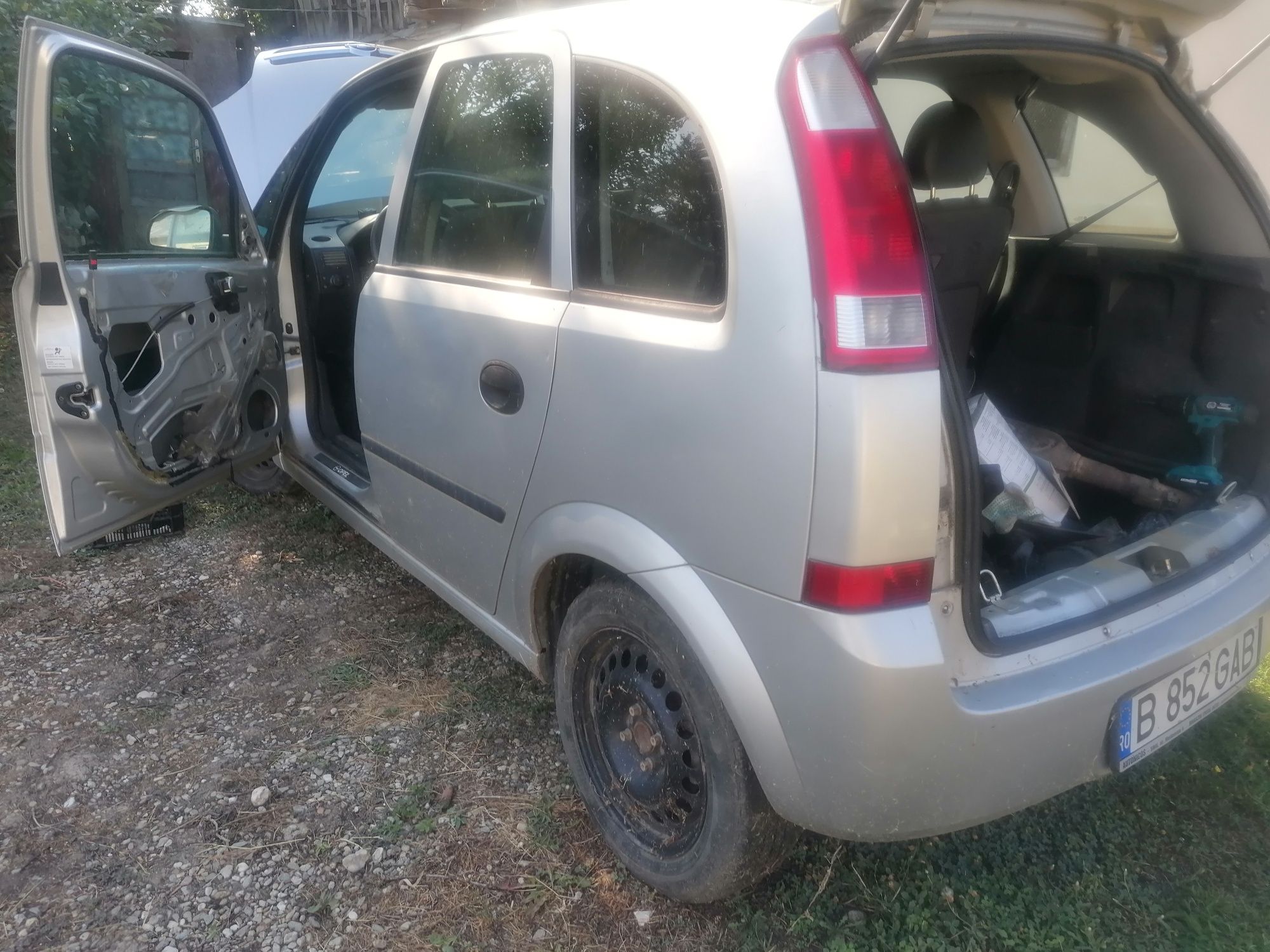 Bara fata aripi capota haion opel Meriva