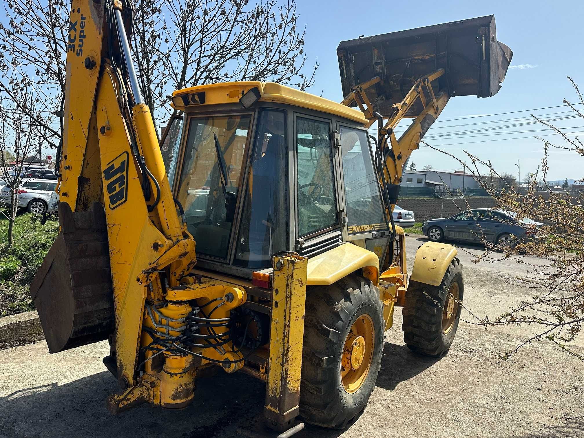 Buldoexcavator JCB 3CX 2004 roti egale accept variante !