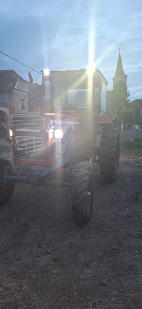 Tractor u650 m...