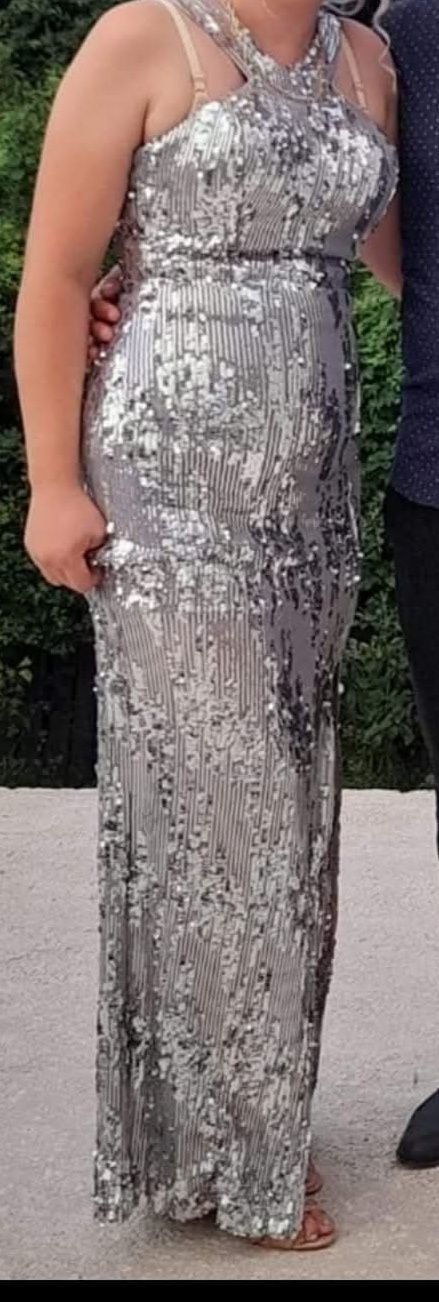 Vând rochii elegante