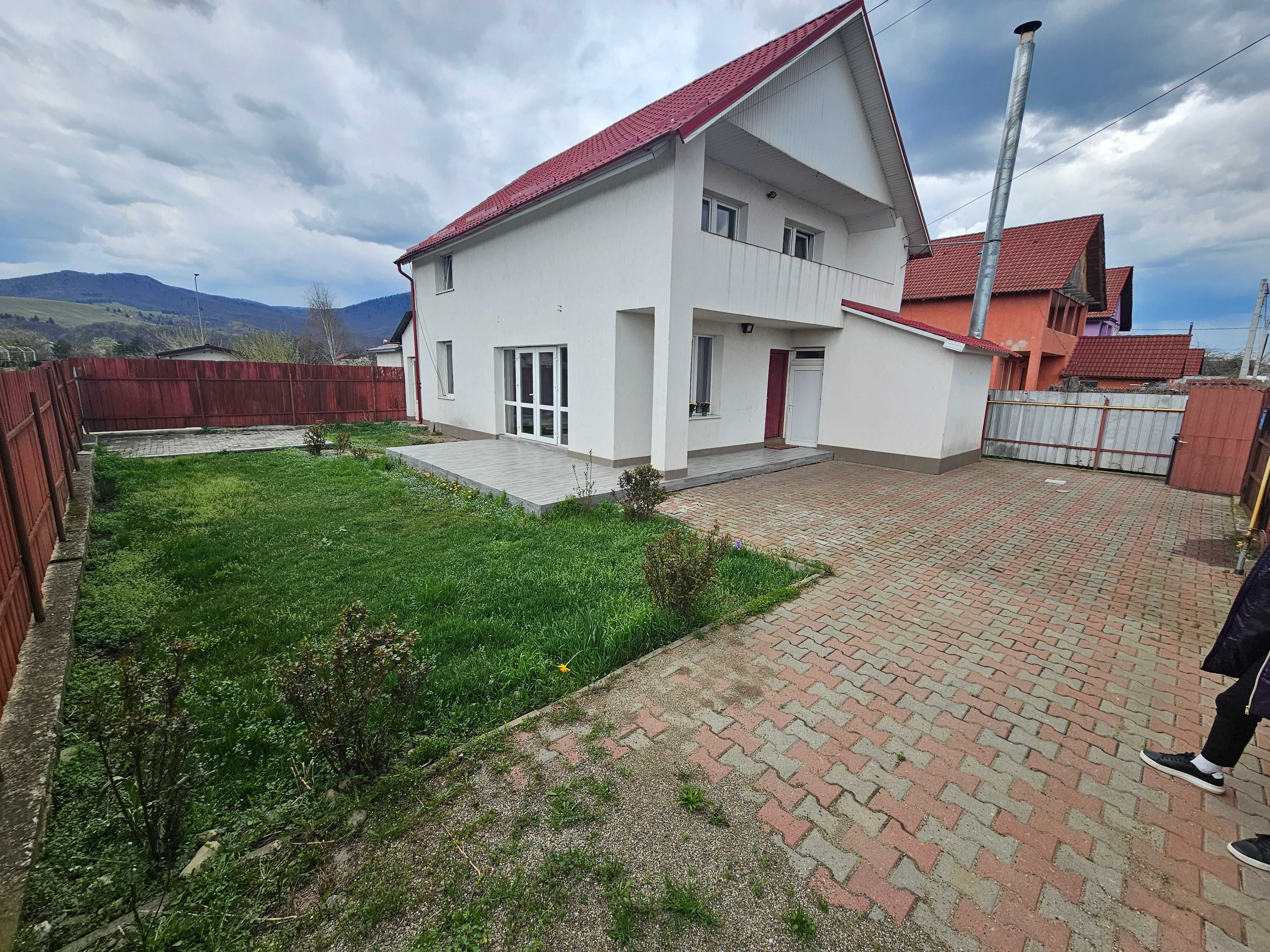 Casa individuala de vânzăre 4 camere Dumbrava Rosie / Piatra Neamt