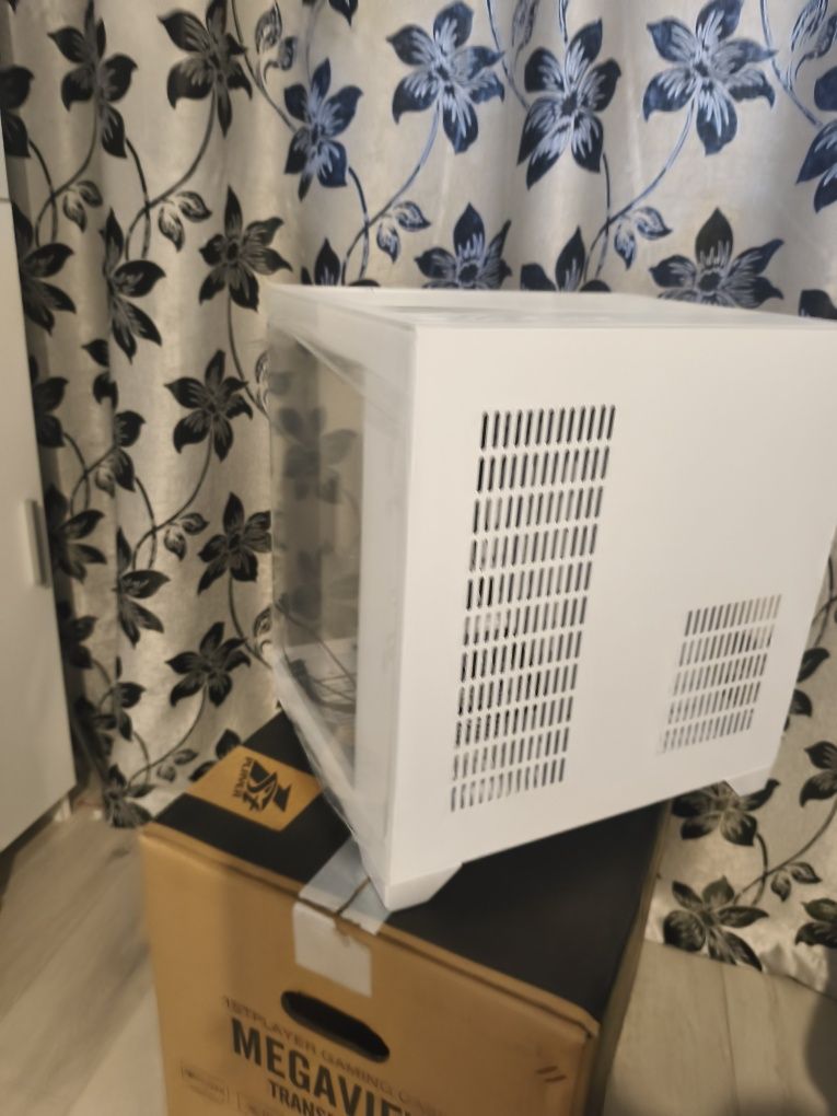 Vând carcasa PC 1STPLAYER GAMING nouă.