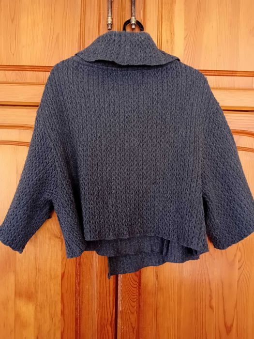 Къса сива жилетка