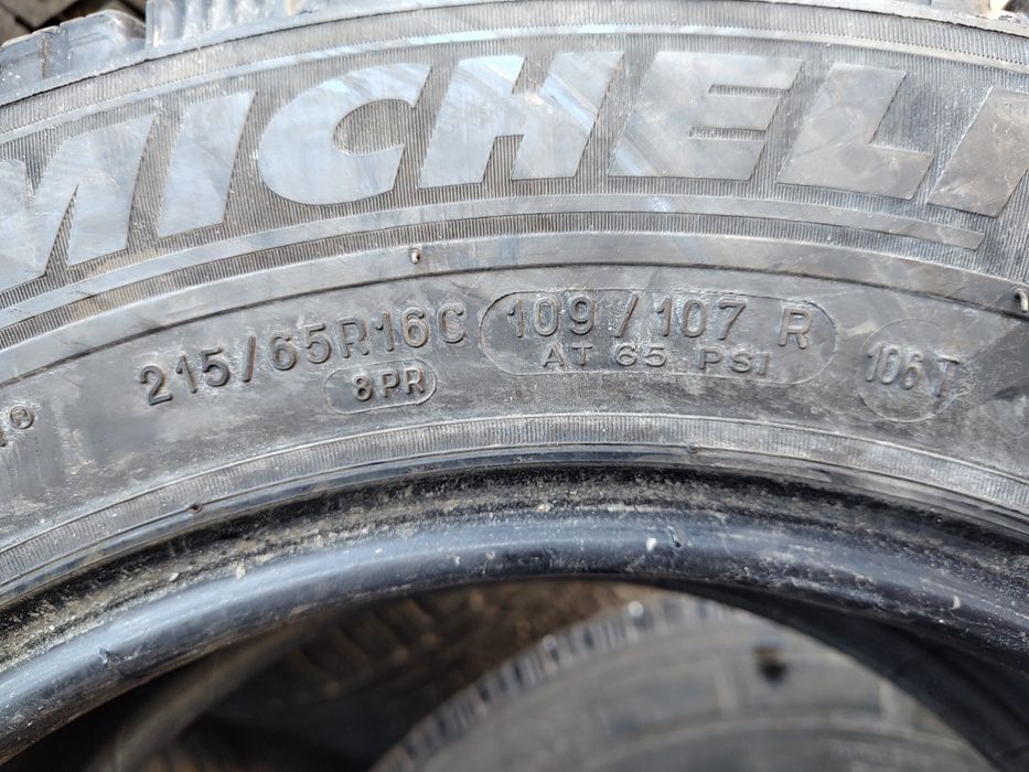 Продавам 4 зимни гуми 215/65/16 С бус Michelin