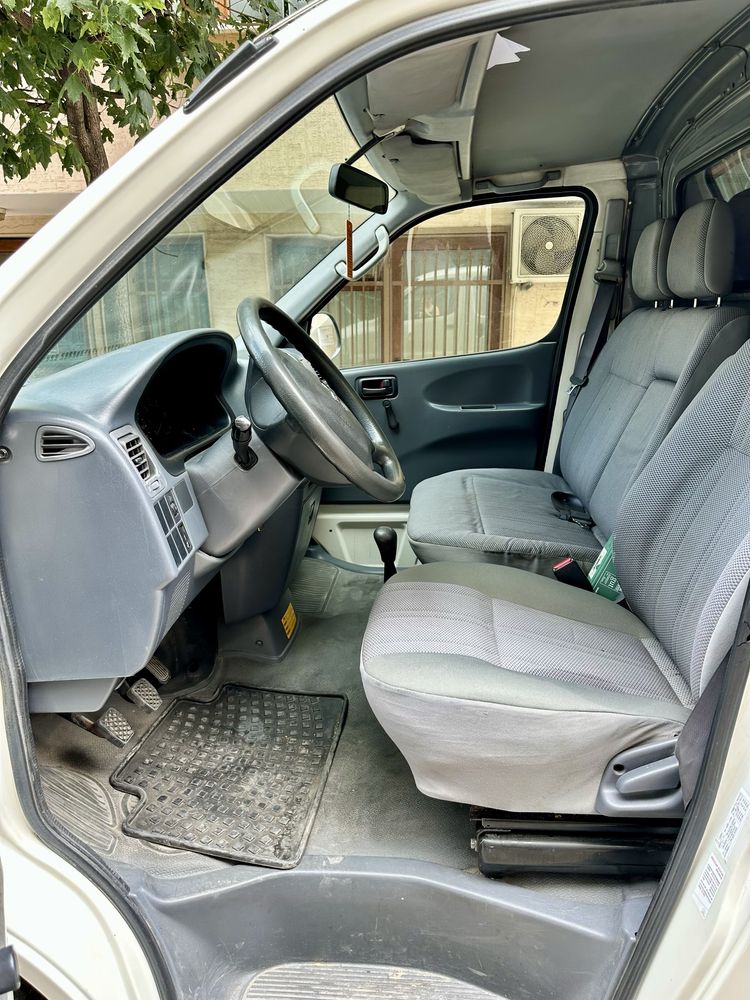 Товарен бус Toyota Hiace D4D - от първи собственик