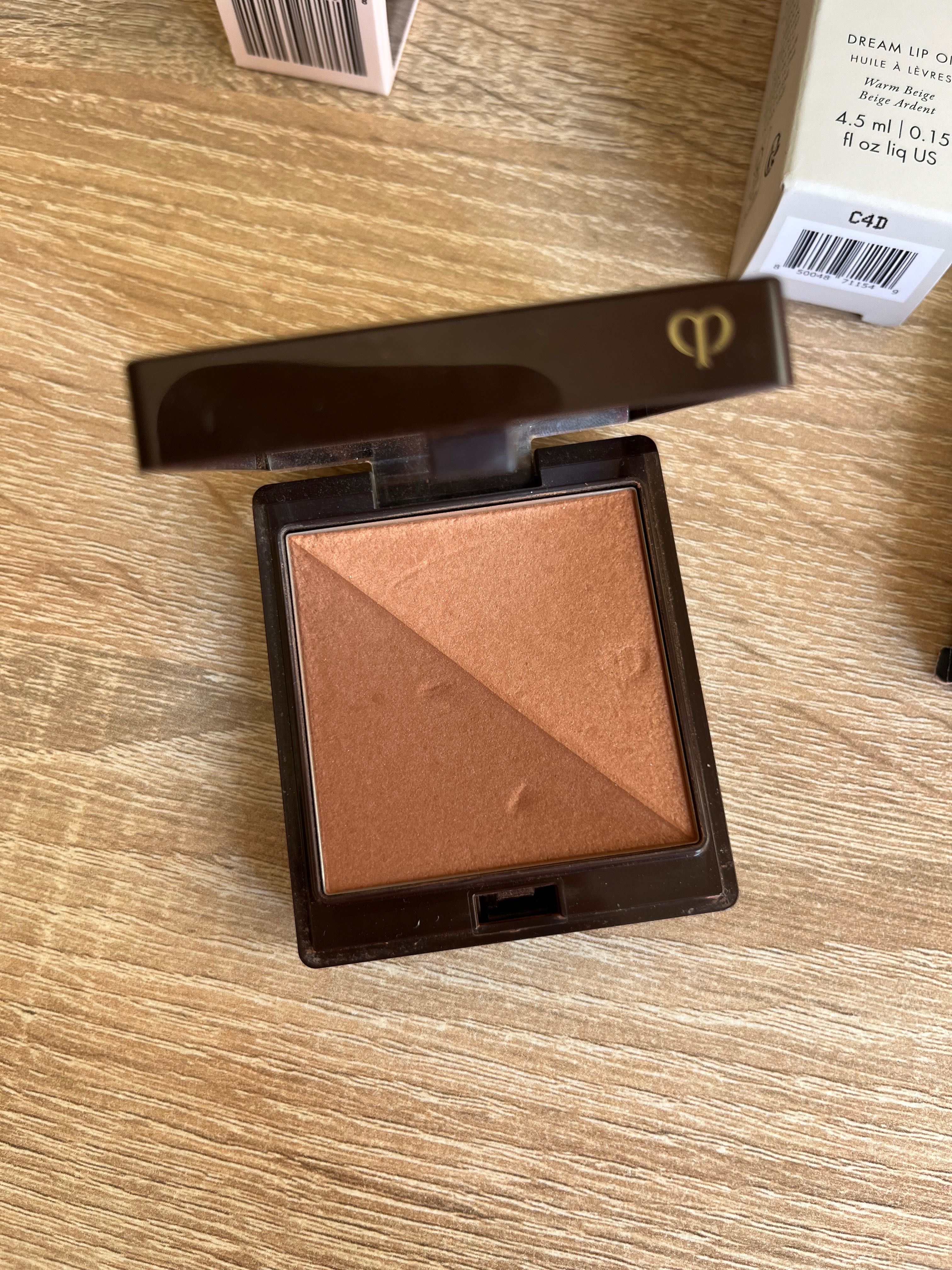 Бронзант на Cle de Peau