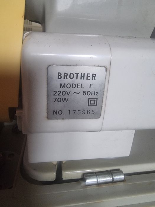 Masina de cusut Brother