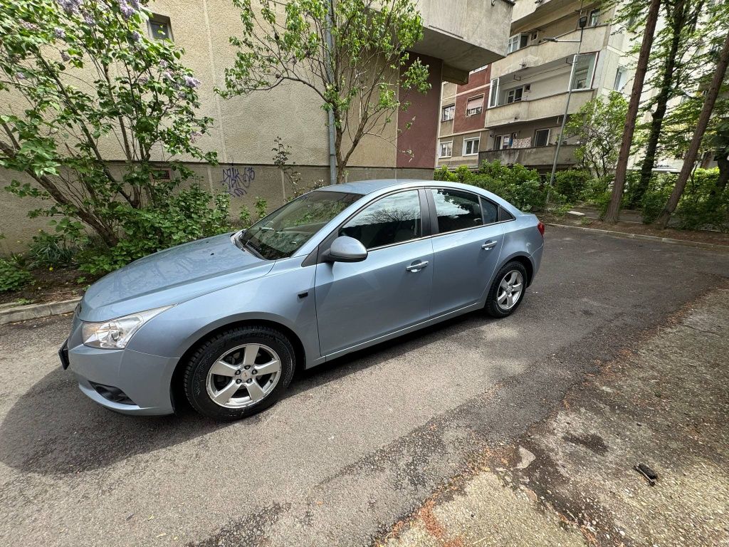 vând Chevrolet Cruze