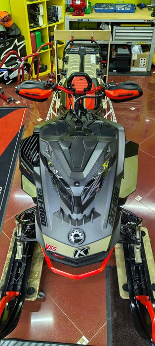 Snowmobil Ski Doo Summit X 850 Turbo