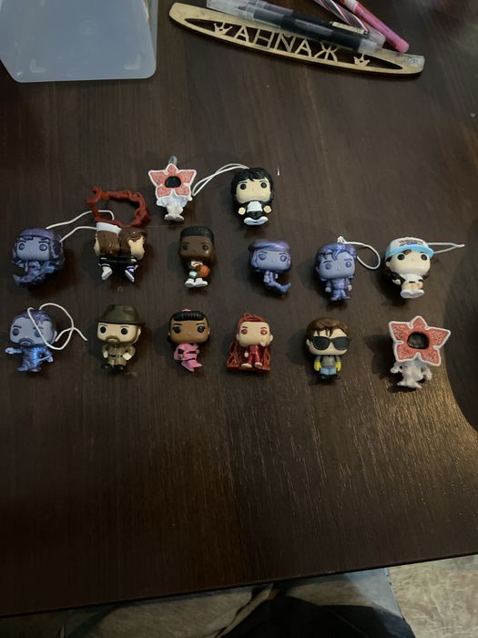 Очень странные делаПродам фигурки kinder jou fanko pop