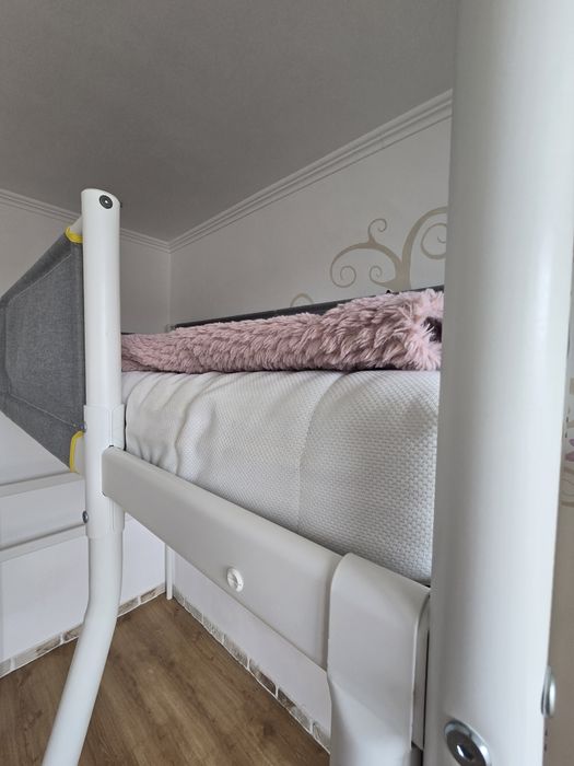 Pat etajat camera copil in stare foarte buna. Saltea spuma. 90x200