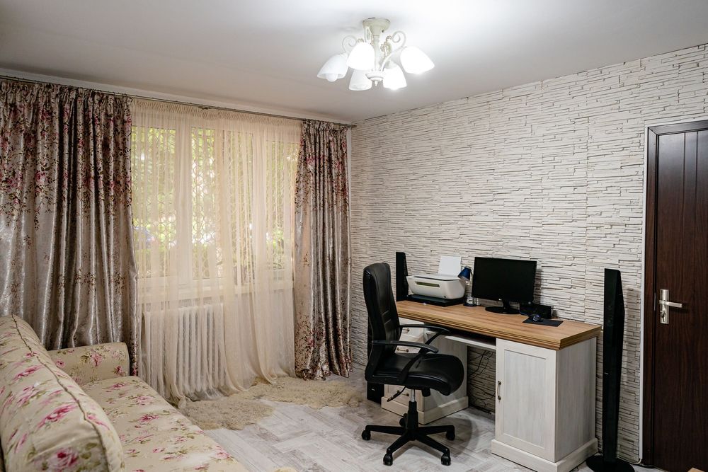 Vând apartament cu 2 camere, situat pe Calea București, Craiova!!