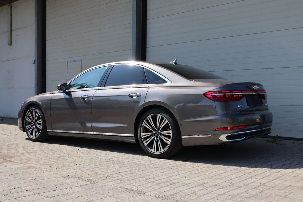 Audi a8  5.0 TDI Quattro Hibrid 02